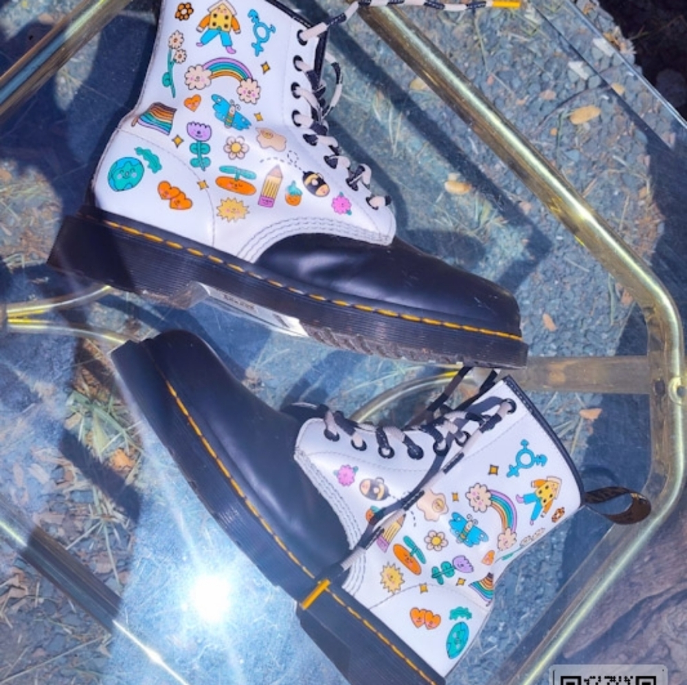 Dr. Martens 1460 for pride Black-White Wednesday Holmes Backhand, EU 39